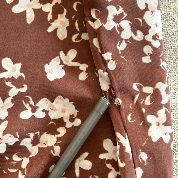 The Limited Brown Floral Pattern 3/4 Sleeve Shirt. Size Medium - Picture 13 of 13